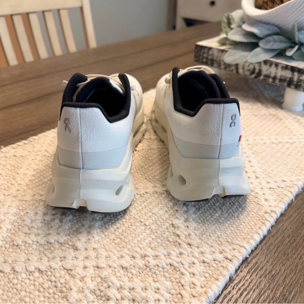 Women’s on cloudtilt sneakersEUC, worn less than 5 times. Color is pearl/ice - Picture 6 of 8